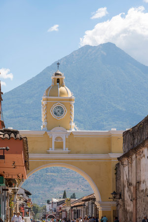 ANTIGUA, GUATEMALA - FEBRUARY 24, 2018: Unidentified people pass under the famous arch of Santa Catalina in Antigua, Guatemala.のeditorial素材