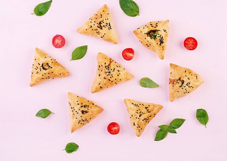 Asian food. Samsa (samosa) with chicken fillet and green herbs on pink background. Top viewの写真素材