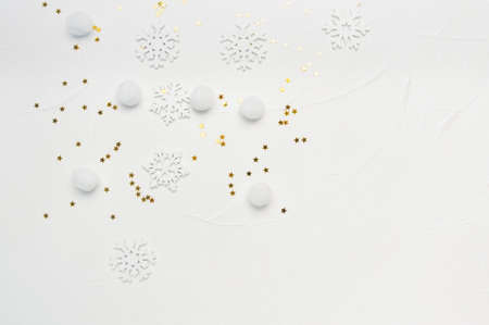 Christmas pattern made of snowflakes and golden stars on white background. Winter holiday concept. Flat lay top view with place for your textの写真素材
