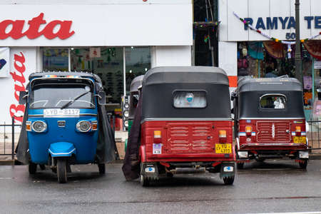 Nuwara Eliya, Sri Lanka - January 1, 2016: Tuk tuks in Nuwara Eliyaのeditorial素材