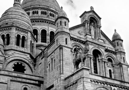 Black and white image of the Sacre Coeur Cathedral in central Parisの写真素材