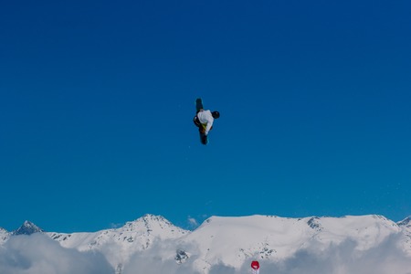 2017 04 Festival NewStarCamp: snowboarder jumps from a high springboard