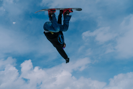 2017 04 Festival NewStarCamp: snowboarder jumps from a high springboard