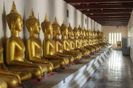 led Reliquary), also colloquially referred to as Wat Yai, is a Buddhist temple (wat) in Phitsanulok...