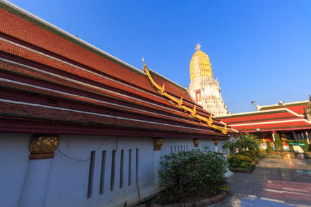 led Reliquary"), also colloquially referred to as Wat Yai, is a Buddhist temple (wat) in Phitsanulok Province, Thailand.の写真素材
