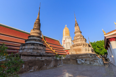 led Reliquary"), also colloquially referred to as Wat Yai, is a Buddhist temple (wat) in Phitsanulok Province, Thailand.の写真素材