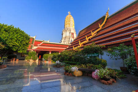 led Reliquary"), also colloquially referred to as Wat Yai, is a Buddhist temple (wat) in Phitsanulok Province, Thailand.の写真素材