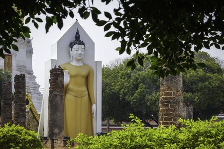 led Reliquary"), also colloquially referred to as Wat Yai, is a Buddhist temple (wat) in Phitsanulok Province, Thailand.の写真素材