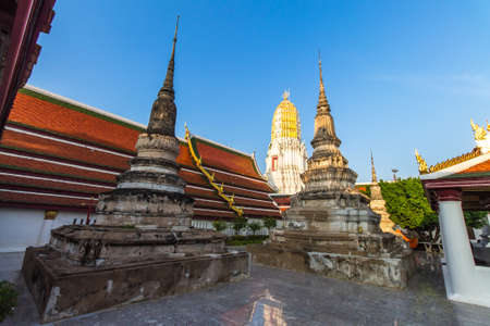 led Reliquary"), also colloquially referred to as Wat Yai, is a Buddhist temple (wat) in Phitsanulok Province, Thailand.の写真素材