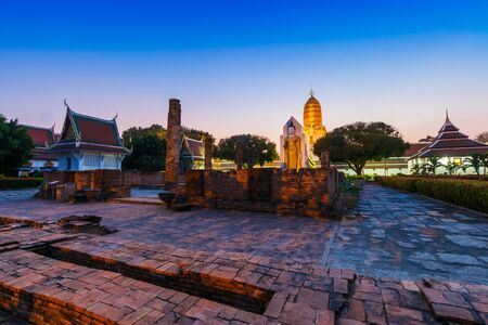 led Reliquary"), also colloquially referred to as Wat Yai, is a Buddhist temple (wat) in Phitsanulok Province, Thailand.の写真素材