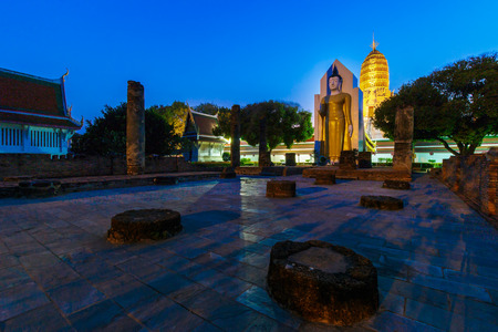 led Reliquary"), also colloquially referred to as Wat Yai, is a Buddhist temple (wat) in Phitsanulok Province, Thailand.の写真素材