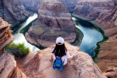 Sitting on the edge of a rock looking out into the Horseshoe bend scenic viewの写真素材