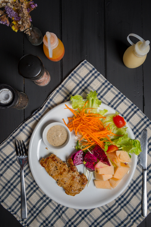 steak on woodの写真素材