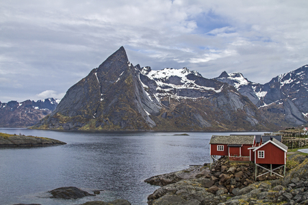Hamnoy - idyllic fishing village in front of the magnificent peaks of the Lofoten wallのeditorial素材