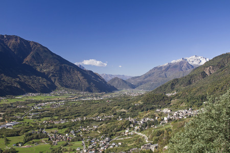 The Valtellina or Valtellina is called the Valley of the Adda and regarded as the home of the famous red wine Veltlinerのeditorial素材