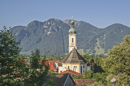 Lenggries with the parish church of St. Jakob and the Brauneck in the backgroundの写真素材