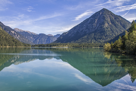 Lake Heiterwang - a place of silence. Motor vehicles are not allowed access to this idyllic lakeの写真素材