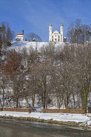 Calvary church and Leonhardi chapel in Bad Toelz in winterの写真素材