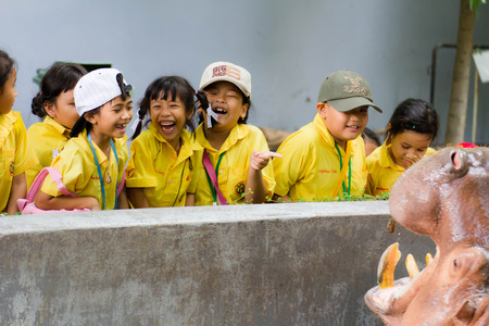 BANGKOK CITY, THAILAND - JULY 2016: primary Students visit the zoo, In the jul 27, 2016. Bangkok Thailand.のeditorial素材