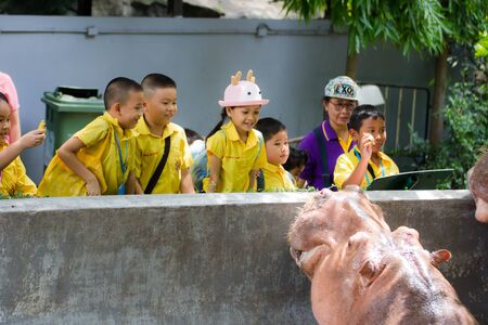 BANGKOK CITY, THAILAND - JULY 2016: primary Students visit the zoo, In the jul 27, 2016. Bangkok Thailand.のeditorial素材