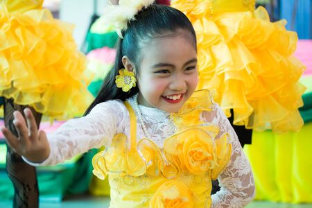 BANGKOK, THAILAND - JUNE 16, 2016: thai student elementary school, thai Dance in pieamsuwan school Bangkok, Thailand, 16 June 2016.のeditorial素材