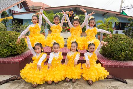 BANGKOK, THAILAND - JUNE 16, 2016: thai student elementary school, thai Dance in pieamsuwan school Bangkok, Thailand, 16 June 2016.のeditorial素材