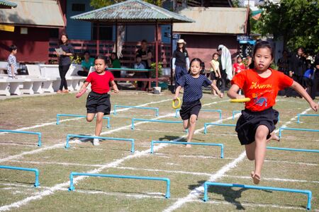 BANGKOK, Thailand - December 30, 2016: the race of students. Competition in primary school.のeditorial素材