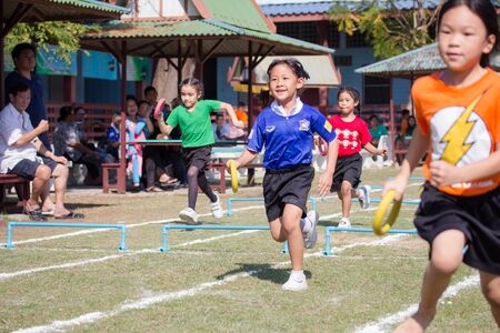 BANGKOK, Thailand - December 30, 2016: the race of students. Competition in primary school.のeditorial素材