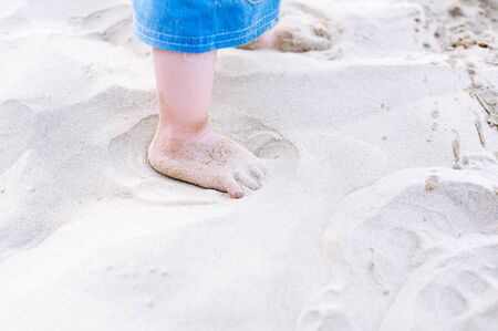 Little kid foot step on white sand beachの写真素材