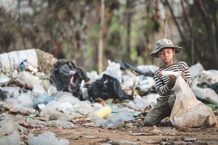 Children are junk to keep going to sell because of poverty, World Environment Day, Child labor,  human trafficking, Poverty conceptの写真素材