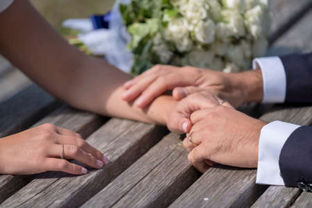 wedding day detail of the hands of the newlyweds with wedding rings. High quality photoの写真素材