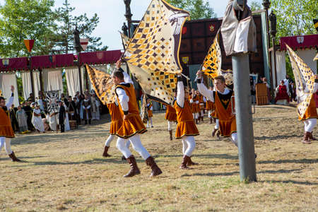 Canossa, Reggio Emilia - Italy: 2019 01 07 Medieval historical re-enactment of Martilde di Canossa with flag-wavers and extras in themed dresses. High quality photoのeditorial素材