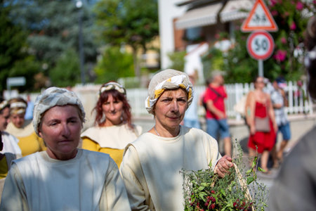 Canossa, Reggio Emilia - Italy: 2019 01 07 Medieval historical re-enactment of Martilde di Canossa with flag-wavers and extras in themed dresses. High quality photoのeditorial素材
