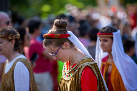 Canossa, Reggio Emilia - Italy: 2019 01 07 Medieval historical re-enactment of Martilde di Canossa with flag-wavers and extras in themed dresses. High quality photoのeditorial素材