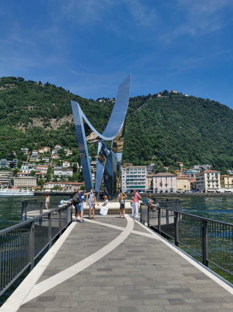 metal statue of Como lake in sunny day. High-quality photoの写真素材