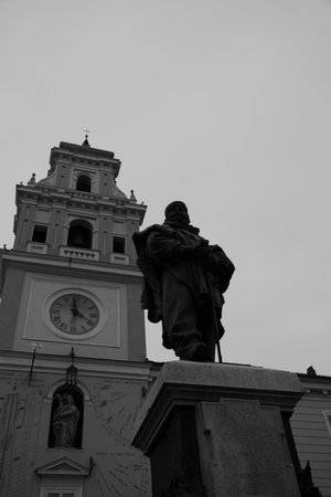 A view of the statue of Garibaldi with a building in the background.の写真素材