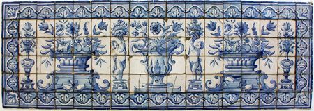 A beautiful ceramic tile pattern in blue and whiteの写真素材