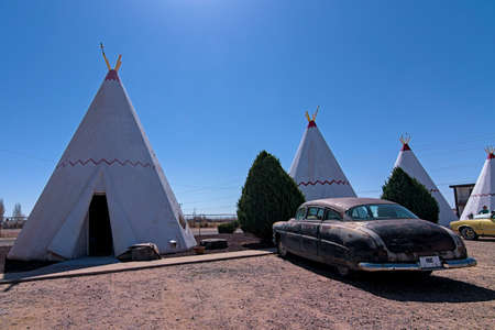 HOLBROOK, Arizona USA - April 4, 2021: Wigwam hotel on Route 66 where guests can sleep in teepee wigwam among parked classic cars.のeditorial素材