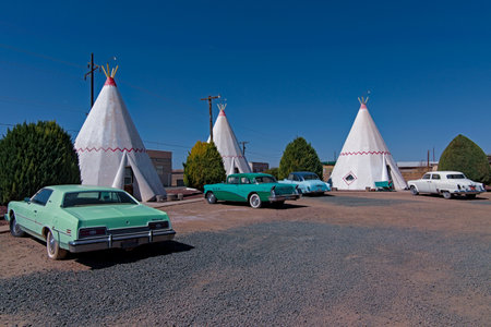 HOLBROOK, Arizona USA - April 4, 2021: Wigwam hotel on Route 66 where guests can sleep in teepee wigwam among parked classic cars.のeditorial素材