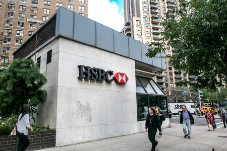 New York, September 28, 2016: An HSBC retail location in Manhattan.のeditorial素材