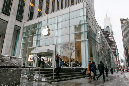 New York, Feburary 9, 2017: The front of the 5th Avenue Apple store's new location previously occupied by FAO Schwartz.のeditorial素材