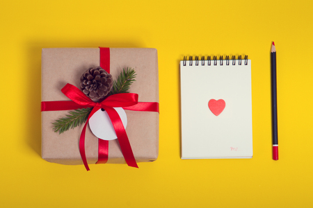 empty notepad with pen and red heartsの写真素材