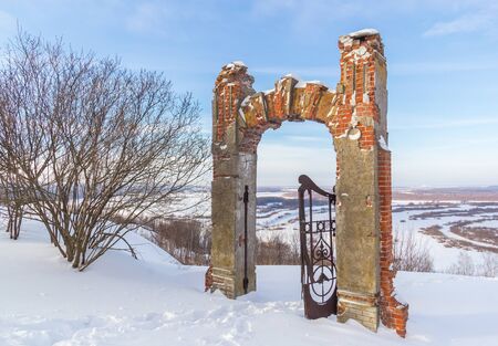 Podvyaze village, Nizhny Novgorod region/Russia - january 20 2019: Gates from the exits to the Oka shoreのeditorial素材