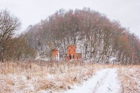 Podvyaze village, Nizhny Novgorod region/Russia - december 01 2019: The road to the river gates of the Priklonsky-Rukovishnikovs estate in winterのeditorial素材