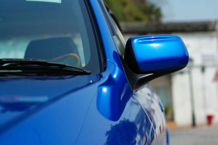 Close shot of right side mirror of shiny blue carの写真素材
