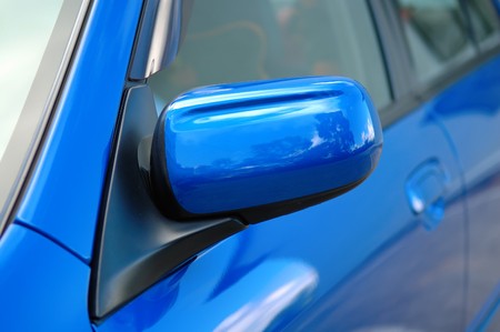 Close shot of right side mirror of shiny blue carの写真素材
