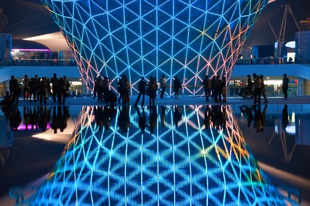 SHANGHAI - MAY 24: The Expo Boulevard in World Exposition on May 24, 2010 in Shanghai, China. のeditorial素材