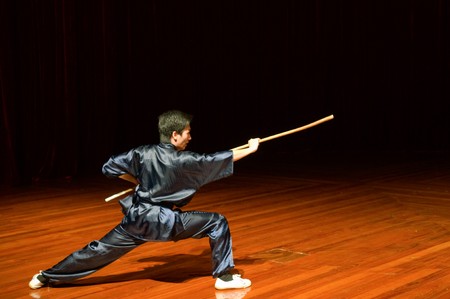 MACAU - APRIL 25: The man performing Chinese kung fu (wu shu), April 25, 2009, Macauのeditorial素材
