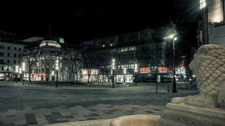 Empty Vorosmarty Square in Budapest at Nightのeditorial素材