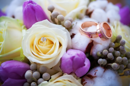 two beautiful golden rings on the wedding boquetの写真素材